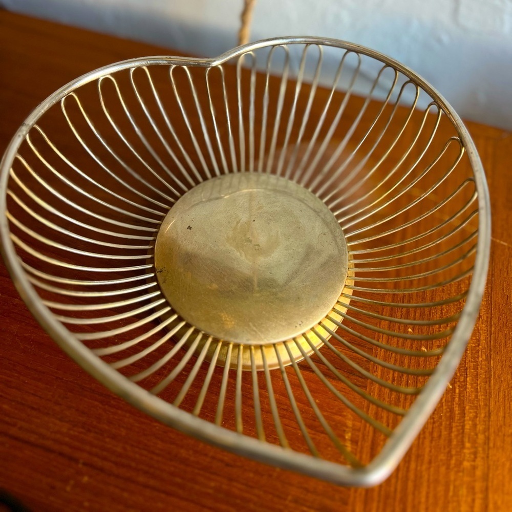 Vintage Mid Century Modern Brass Heart Basket Wire Fruit Bowl, Hollywood Regency